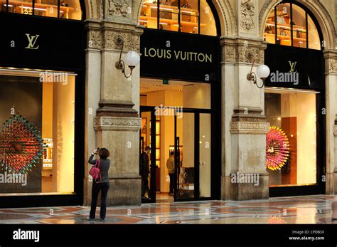 louis vuitton acquisto milan|louis vuitton italy price list.